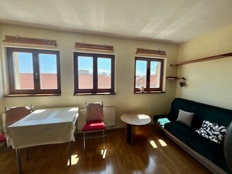 2-izb.byt s terasou 30 m2, pešia zóna, vrchné poschodie - 2