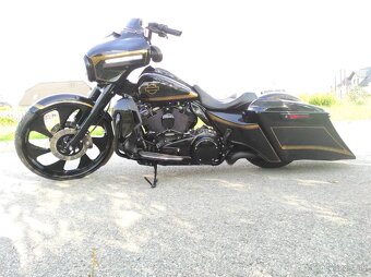 Harley Davidson Touring Bagger - 2