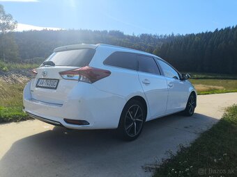 Toyota Auris Touring 1.6 l Valvematic - 2