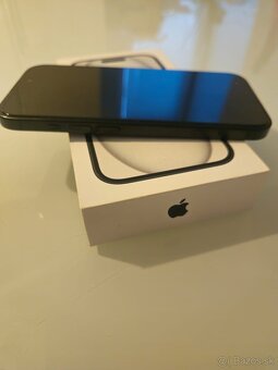 Predam Apple IPhone 15 128gb čierny - 2