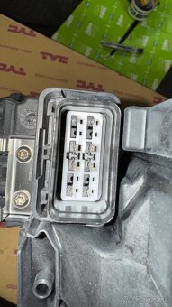 Predný ľavý svetlomet Volvo C70 - 2