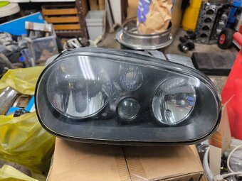 Hella svetla golf 4 - 2