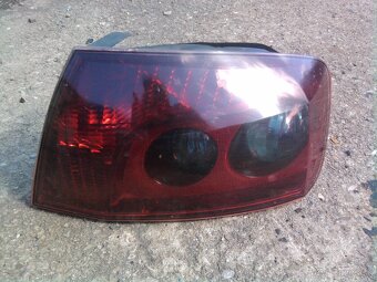 Peugeot 407 zadne svetla - 2