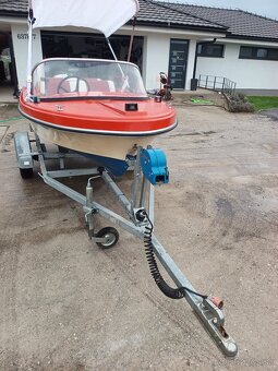 Motorový čln Hille Delphin - 2