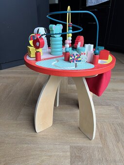 Montessori drevený hrací stolík s aktivitami Janod - 2