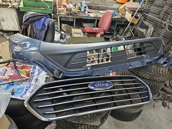 Predám predný nárazník s maskou na Ford Tourneo Custom - 2