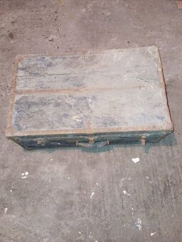 Predám pekný lodný kufor,drevený,okovaný,nálezový stav - 2