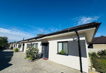 Na predaj moderný radový dom v Tomášikove - 2