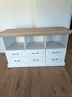 Vitrína, komoda, stolík - 2