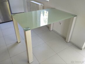 Jedálenský stôl - 2
