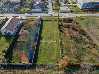 Slnečný pozemok 878 m2 v skvelej lokalite - 2