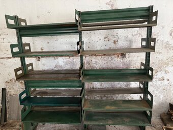 Kovove regale 200X100x25- 10x stojky+regale 34 kusov - 2