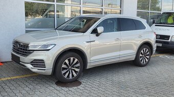 TOUAREG 3 - predný nárazník - 2