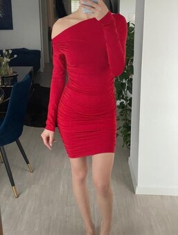 Červené šaty - 2