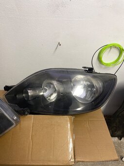 REZERVOVANÉ predné svetlá – VW Golf Plus (5M) – komplet pár - 2