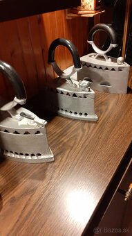 Predám staré žehličky a váhu. - 2