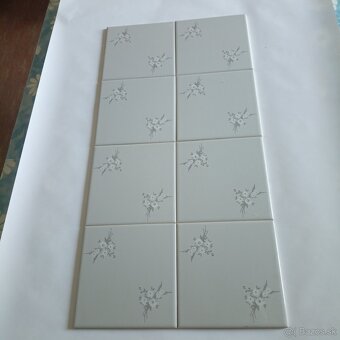 Sivé obkladačky s kvietkom RETRO - 2