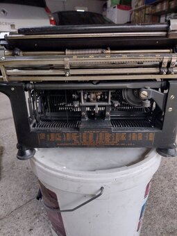 Predám písaci stroj UNDERWOOD - 2