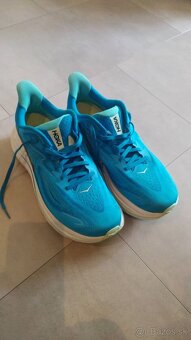 Predám nové bežecké topánky Hoka Cliffton 10 Wide + vložky - 2