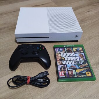 Xbox One S (500GB) + GTA V - 2