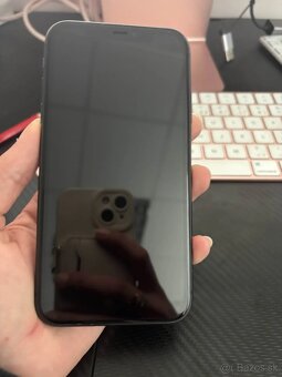 Predám Apple iPhone 11 – 64 GB - ako nový - 2