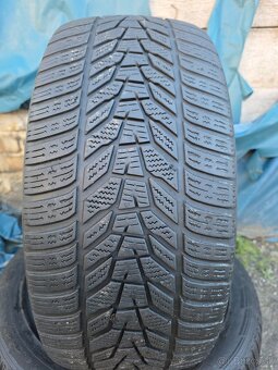 Ponúkam 2 zimné pneumatiky Hankook Ice 245/45 R18 - 2