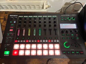 Roland MC-707 Groovebox - 2