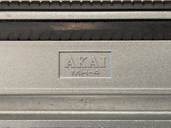 Akai MH4 - madla do racku - 2