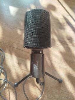 Stolový štúdiový mikrofón - 2
