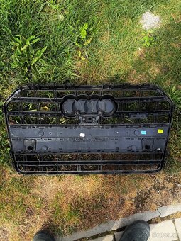 Audi a6 maska (gril) - 2