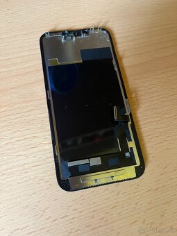 Displej na iPhone 13 - 2