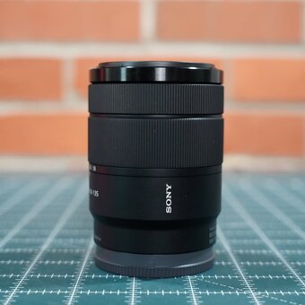Sony 18-135mm f/3.5-5.6 OSS - 2