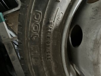 Predám pneu 295/60 R22,5 - 2