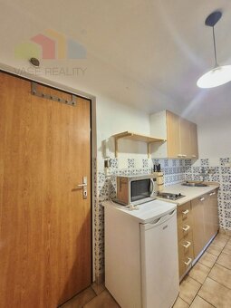 Na prenájom 1-izbový byt s balkónom, 27 m², Hollého, voľný o - 2