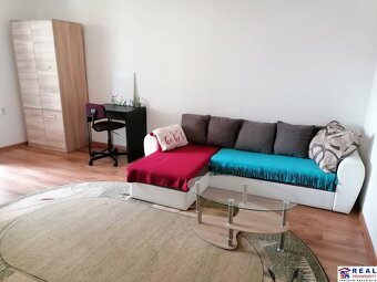 ŠTÚROVA: VOĽNÝ 2-izb. ZARIADENÝ byt, balkón, 48 m2, 1.posch. - 2