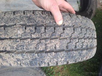 Pneu 205/70 R15 C - 2