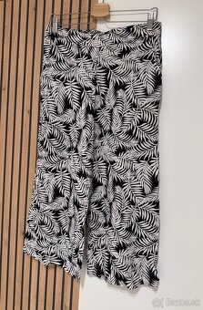 Letné dámske 7/8 nohavice veľkosť M - 2