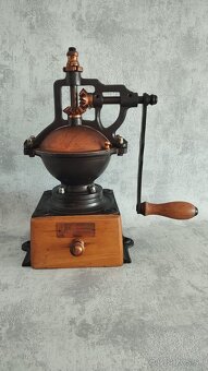 Starý mlýnek na kávu - 2