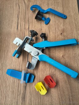 predám náradie potrebné pre obkladanie dlaźby - 2