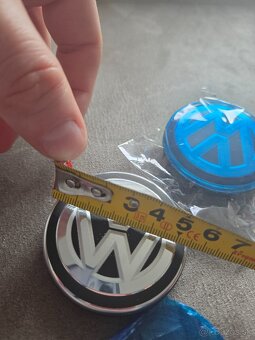 Predám stredové krytky Volkswagen – priemer 56 mm (sada 4 ks - 2