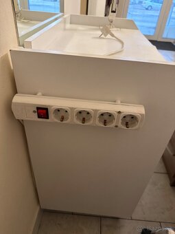 Kozmetický stolik - 2