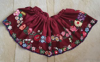 Predám detskú sukňu ručne vyšívanú - 2