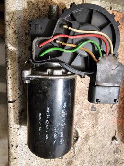 BMW E36 MOTOR PREDNÉHO STIERAČA BOSCH - 2