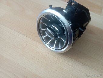 Ventilacii otvor na Mercedes Benz A200 W177 2019-2021 - 2