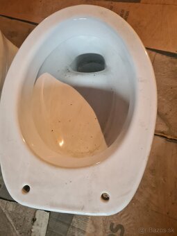 Záchody, umývadlá, nádržka - 2