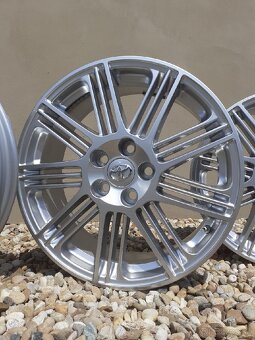 Orig. Toyota ALU kolesá 5x114,3 R18 - 2