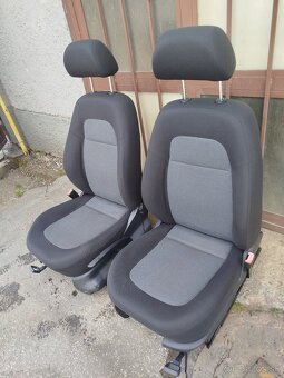 Predám predné sedačky zo škoda Fabia 1 - 2
