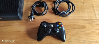 Xbox 360 slim E 500gb+hry - 2