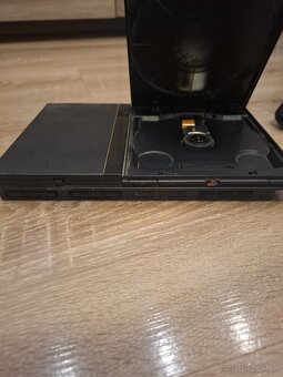 Ps2 konzola - 2
