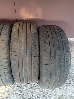 225/50 R17 - 2